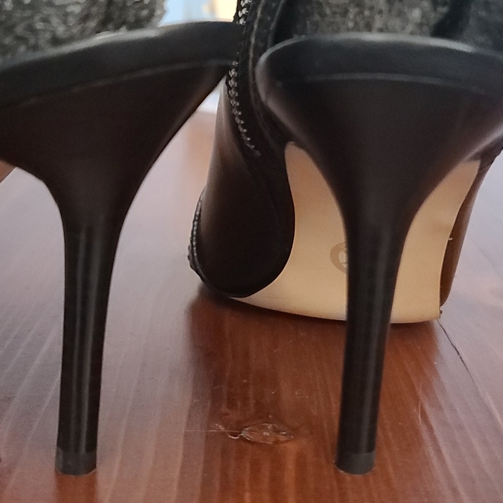 Heels - Picture 4 of 4